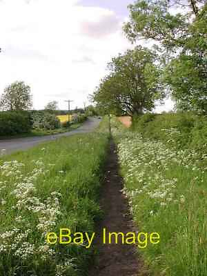 #ad Photo 6x4 Londesborough Road Goodmanham Looking North up Londesborough Ro c2004 GBP 2.00