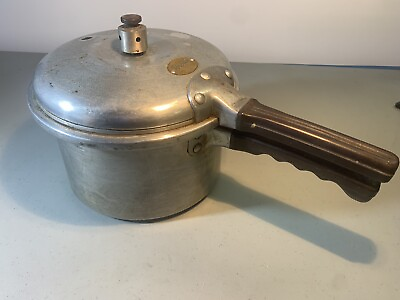 #ad Vintage 4 Qt Presto Cook Master Pressure Cooker Model 604 w Original Seal 6D $39.99