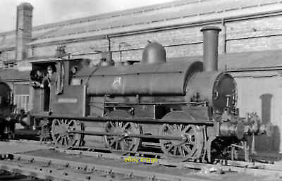 #ad Photo 6x4 Ex LNW 1F #x27;Special Tank#x27; 0 6 0 saddle tank at Wolverton Carriag c1954 GBP 2.00