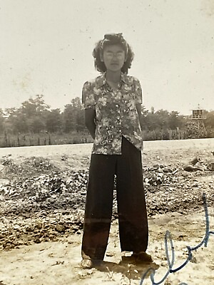 #ad VA Photograph 1944 Pretty Lovely Lady 1940#x27;s Asian Floral Shirt $14.50