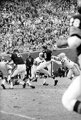 #ad Chicago Bears QB Billy Wade in action rushing under pressure vs Gr Old Photo AU $9.00