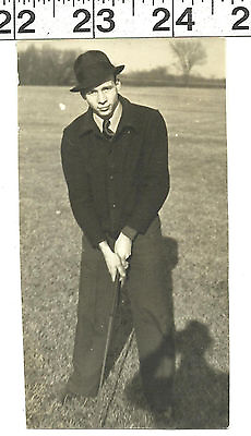 #ad VINTAGE OLD Bamp;W PHOTO OF MAN IN GOLF POSE HOLDING GOLF CLUB #2977 $3.99